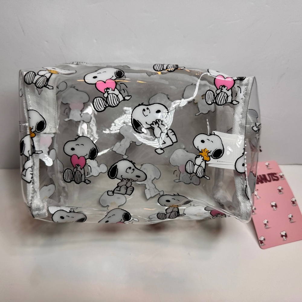 NWT Peanuts Snoopy Makeup Bag, Primark exclusive. all-over dog print